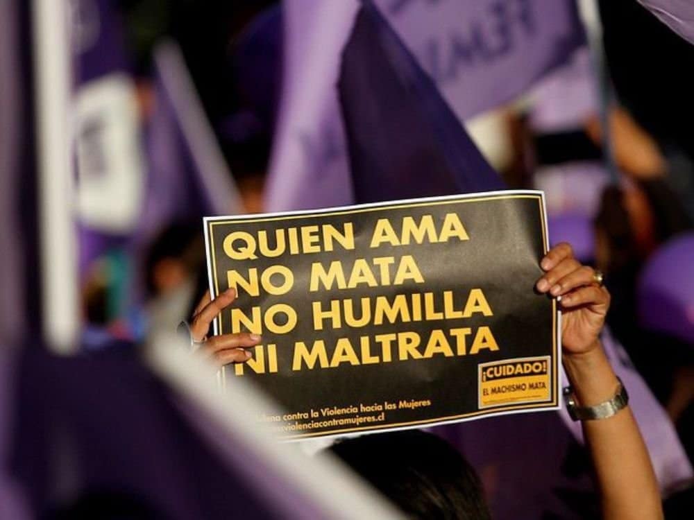 Cartel contra la violencia de género